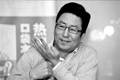 白岩松_黑白01